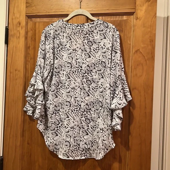 Vince Camuto snakeskin blouse - Picture 5 of 5